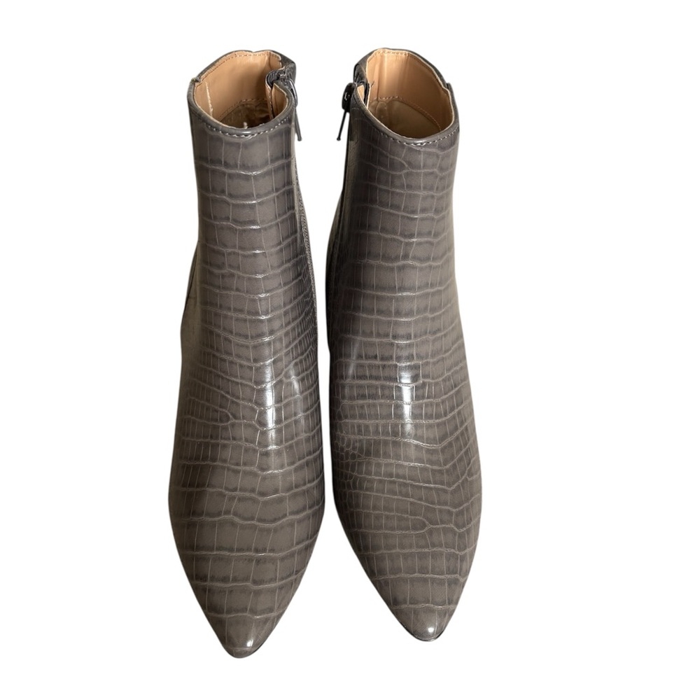 NEW Express Gray Croc-Embossed Ankle Booties, size 7